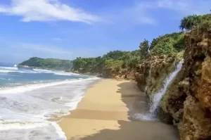 Pantai Pacar Tulungagung, Pesona Wisata Pantai Nan Eksotis